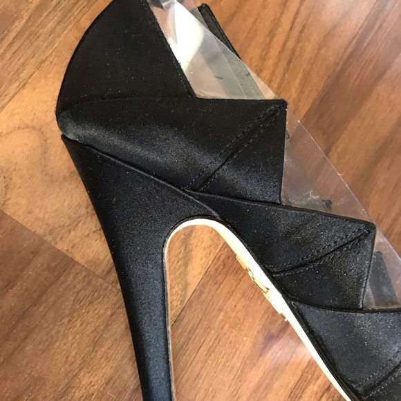 Black satin “Origami” pumps with platform US5/EU35 - Picture 7 of 13